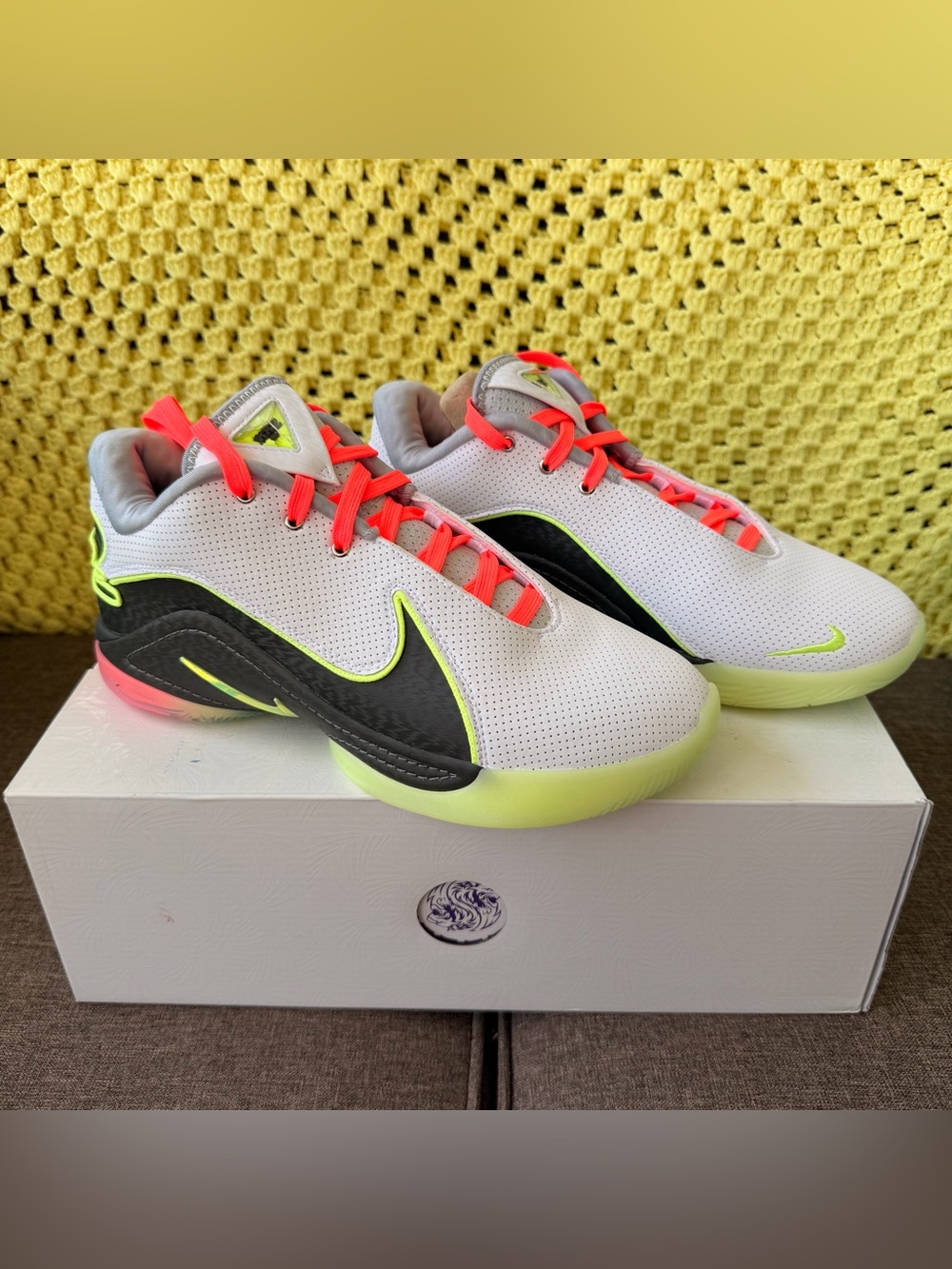 NIKE LEBRON XXII 22 WHITE/VOLT GLOW SHOES SNEAKERS MEN'S SIZE 9.5 WMN 11 BNew